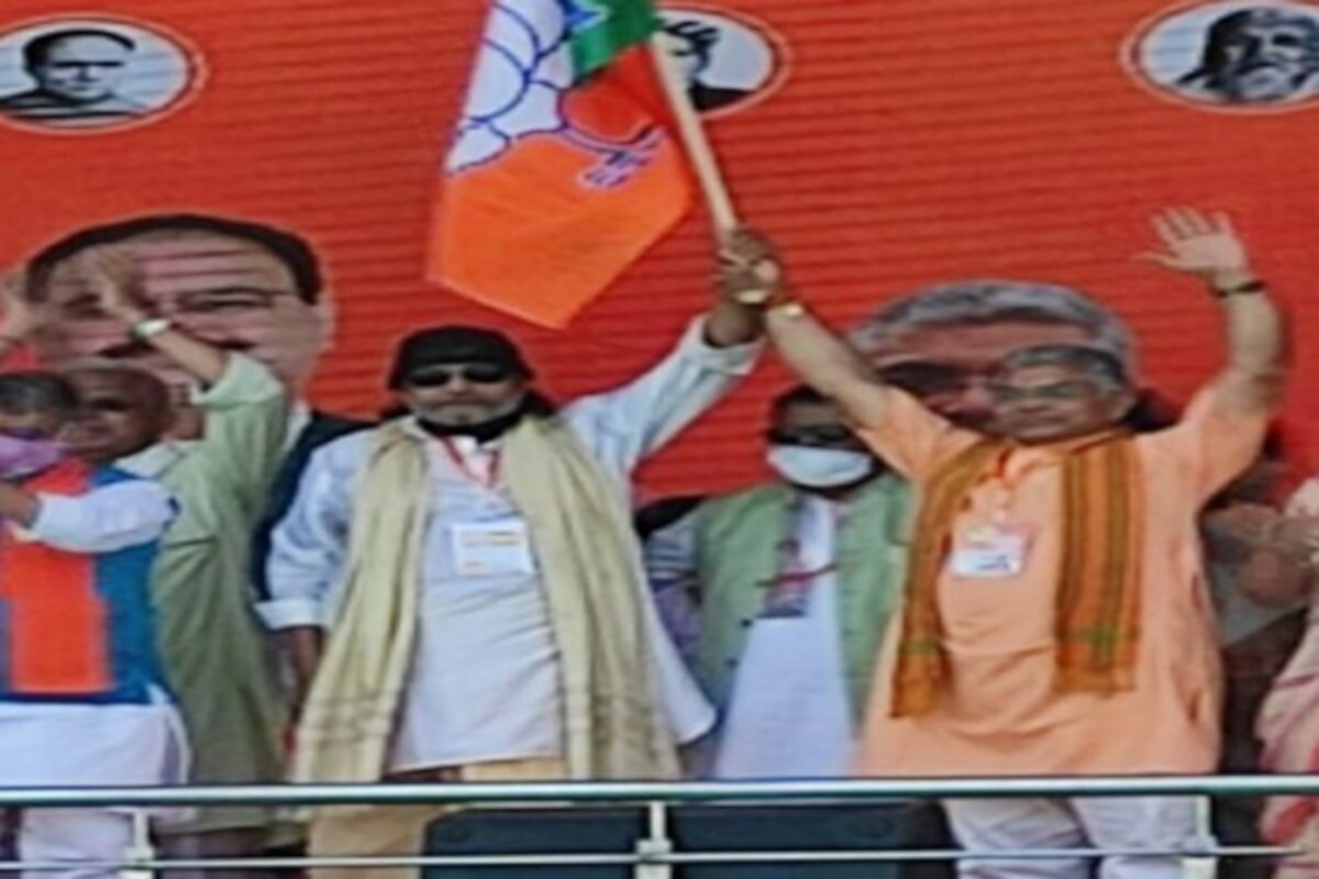 বিজেপিত যোগ দিলে বলীউদৰ বিশিষ্ট অভিনেতা মিঠুন চক্ৰবৰ্তীয়ে