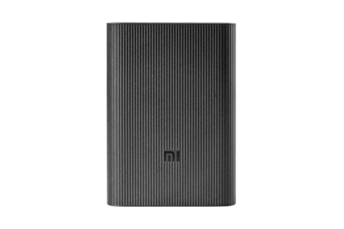 Xiaomi Mi পকেট পাৱাৰ বেঙ্ক প্ৰো হৈছে এক কমপেক্ট পাৱাৰ বেঙ্ক যাৰ ওজন প্ৰায় ২০০ গ্ৰাম। ভাৰতত ইয়াৰ মূল্য ১,০৯৯ টকা নিৰ্ধাৰণ কৰা হৈছে, আৰু দুটা ইউএছবি-এ পোৰ্ট আৰু এটা ইউএছবি-চি পোৰ্ট আছে। 10,000mAh ক্ষমতা থকা এই পাৱাৰ বেঙ্কে সম্পূৰ্ণভাৱে চাৰ্জ কৰিবলৈ প্ৰায় চাৰি ঘণ্টা সময় লয়। Xiaomi Mi পকেট পাৱাৰ বেঙ্ক প্ৰো হৈছে এক কমপেক্ট পাৱাৰ বেঙ্ক যাৰ ওজন প্ৰায় ২০০ গ্ৰাম। ভাৰতত ইয়াৰ মূল্য ১,০৯৯ টকা নিৰ্ধাৰণ কৰা হৈছে, আৰু দুটা ইউএছবি-এ পোৰ্ট আৰু এটা ইউএছবি-চি পোৰ্ট আছে। 10,000mAh ক্ষমতা থকা এই পাৱাৰ বেঙ্কে সম্পূৰ্ণভাৱে চাৰ্জ কৰিবলৈ প্ৰায় চাৰি ঘণ্টা সময় লয়।