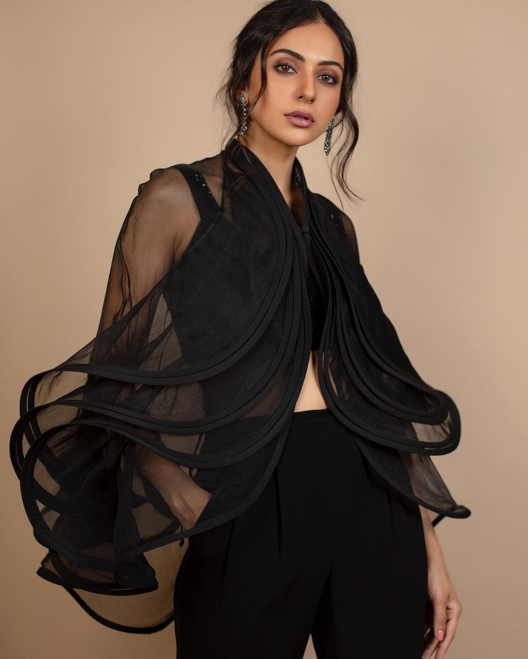  এই সাজ ক’লা আকৰ্ষণীয় পোছাকে ৰাকুল প্ৰীট সিঙক নগা যাঠী যেন তীক্ষ্ণ কৰি তুলিছে (Image: Instagram)