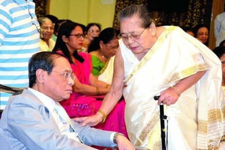 দেশৰ প্ৰাক্তন মুখ্য ন্যায়াধীশ ৰঞ্জন গগৈৰ মাতৃৰ বিয়োগ, ডিব্ৰুগড়ত শোকৰ ছাঁ দেশৰ প্ৰাক্তন মুখ্য ন্যায়াধীশ ৰঞ্জন গগৈৰ মাতৃৰ বিয়োগ, ডিব্ৰুগড়ত শোকৰ ছাঁ