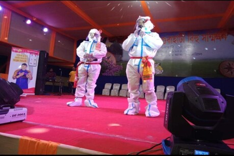 PPE কীট পৰিধান কৰি বিহু মঞ্চত কেকে-মোহন! পৰিৱেশন কৰিলে কোৰোণা বিহু!