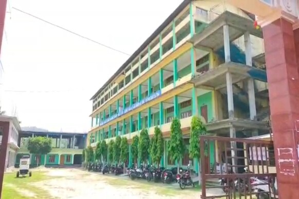 বঙাইগাঁৱত একেখন মহাবিদ্যালয়ৰ ৩গৰাকী প্ৰৱক্তা ক'ৰোনাত আক্ৰান্ত, প্ৰশাসনে কন্টেইনমেন্ট জ’ন ঘোষণা নকৰাক লৈ প্ৰতিক্ৰিয়া...