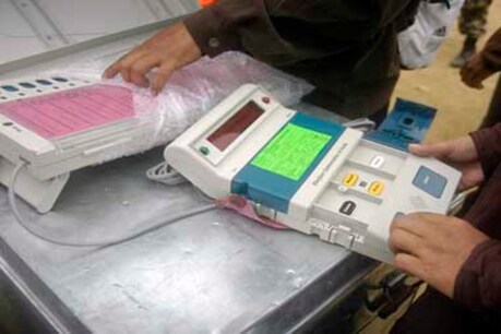 Assam-Assembly : গোলকগঞ্জ–পাটাছাৰকুছিত EVM বিসংগতি, ভোটকেন্দ্ৰৰ বাহিৰত ভোটাৰৰ শাৰী Assam-Assembly : গোলকগঞ্জ–পাটাছাৰকুছিত EVM বিসংগতি, ভোটকেন্দ্ৰৰ বাহিৰত ভোটাৰৰ শাৰী