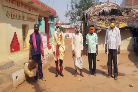 ক'ৰোনা কালত সজাগ-সচেতনতা। কইনাঘৰলৈ আহিল দৰাসহ মাত্ৰ ৫জন লোক। দৰাঘৰৰ এই কাৰ্যক চৌদিশে প্ৰশংসা। ক'ৰোনা কালত সজাগ-সচেতনতা। কইনাঘৰলৈ আহিল দৰাসহ মাত্ৰ ৫জন লোক। দৰাঘৰৰ এই কাৰ্যক চৌদিশে প্ৰশংসা।