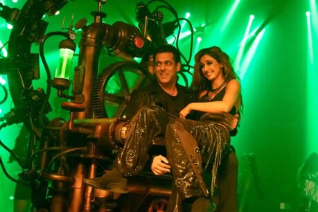 'চিটী মাৰ'ৰ পিছত আহি আছে 'দিল দে দিয়া', ছলমান-জেকুলিনৰ নৃত্য চাবলৈ অধীৰ অপেক্ষাত অনুৰাগী 'চিটী মাৰ'ৰ পিছত আহি আছে 'দিল দে দিয়া', ছলমান-জেকুলিনৰ নৃত্য চাবলৈ অধীৰ অপেক্ষাত অনুৰাগী