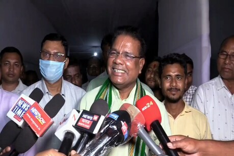 ‘কংগ্ৰেছৰ নাওখনৰ তলি ফুটিল, যাত্ৰীসকল বিজেপিৰ নাৱত উঠিল, কিন্তু কিমান দূৰ যাব বিজেপিৰ নাও?’ – সংবাদমেলত ক’লে ৰিপুণ বৰাই ‘কংগ্ৰেছৰ নাওখনৰ তলি ফুটিল, যাত্ৰীসকল বিজেপিৰ নাৱত উঠিল, কিন্তু কিমান দূৰ যাব বিজেপিৰ নাও?’ – সংবাদমেলত ক’লে ৰিপুণ বৰাই