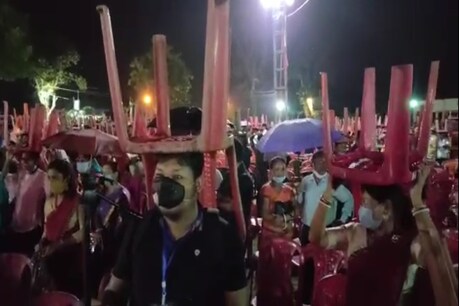 Zubin Garg : চকীত বহি নহয়, চকী মূৰত লৈ জুবিনৰ সংগীতানুষ্ঠান উপভোগ কৰিলে দৰ্শকে ৷ ক’ত, কিয় হ'ল এনে পৰিস্থিতি?