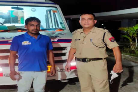 এগৰাকী আৰক্ষী বিষয়াৰ মহানুভৱতা, নিজেই পিপিই কিট পিন্ধি হাস্পতাললৈ নিলে ৰোগীক এগৰাকী আৰক্ষী বিষয়াৰ মহানুভৱতা, নিজেই পিপিই কিট পিন্ধি হাস্পতাললৈ নিলে ৰোগীক