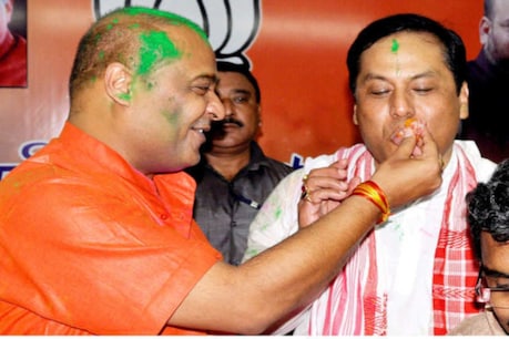 Assam Election Results 2021: জালুকবাৰীত মন্ত্ৰী হিমন্ত বিশ্ব শৰ্মাই লৈছে বৃহত্ অগ্ৰগতি, মাজুলীত বিশাল ব্যৱধানত আগবাঢ়িছে মুখ্যমন্ত্ৰী সৰ্বানন্দ সোণোৱাল Assam Election Results 2021: জালুকবাৰীত মন্ত্ৰী হিমন্ত বিশ্ব শৰ্মাই লৈছে বৃহত্ অগ্ৰগতি, মাজুলীত বিশাল ব্যৱধানত আগবাঢ়িছে মুখ্যমন্ত্ৰী সৰ্বানন্দ সোণোৱাল