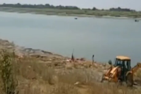 বিহাৰত পবিত্ৰ গংগাত ওপঙি আহিছে বহু মৃতদেহ। Covid-19ত আক্রান্ত লোকক মৃত্যুৰ পিছত এনেদৰে নদীত পেলাই দিয়া হৈছে নেকি ? বিহাৰত পবিত্ৰ গংগাত ওপঙি আহিছে বহু মৃতদেহ। Covid-19ত আক্রান্ত লোকক মৃত্যুৰ পিছত এনেদৰে নদীত পেলাই দিয়া হৈছে নেকি ?