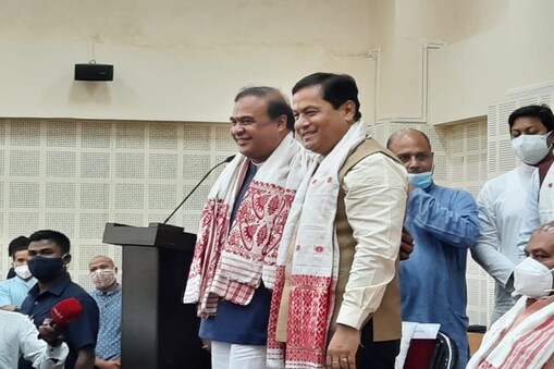চন্দ্ৰৰো দাগ থাকে, কিন্তু সৰ্বানন্দ সোণোৱালৰ নেতৃত্বত চৰকাৰৰ এটাও দাগ নোহোৱাকৈ পাঁচটা বছৰ সম্পূৰ্ণ কৰিছিল : হিমন্ত বিশ্ব শৰ্মা।