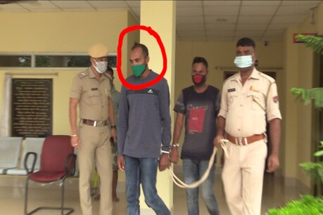 দুধনৈত 'সিংঘম'ৰ জালত পৰিল Most Wanted আব্দুল বাৰিক, যান–বাহন চুৰিৰে চলাইছিল সন্ত্ৰাস দুধনৈত 'সিংঘম'ৰ জালত পৰিল Most Wanted আব্দুল বাৰিক, যান–বাহন চুৰিৰে চলাইছিল সন্ত্ৰাস