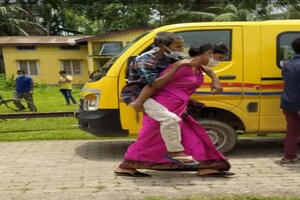 অসুস্থ শহুৰেকক কান্ধত তুলি চিকিৎসালয়লৈ লৈ গ'ল বোৱাৰীয়ে!