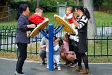 ভাৰতৰ বৰ্ধিত যুৱশক্তিক লৈ শংকিত হৈ চীন দেশে অনুমোদন জনালে তিনি সন্তানৰ পৰিয়ালক!