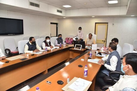 Assam Cabinet Meet : সান্দহ খোৱা বান বাতিৰ পৰা নদীৰ পলসৰ টেণ্ডাৰলৈ, কেবিনেট বৈঠকত লোৱা হ'ল বহু গুৰুত্বপূৰ্ণ সিদ্ধান্ত। সলনি হ'ল PM কিষাণ নিধি আঁচনিৰ কৃষকৰ যোগ্যতা। Assam Cabinet Meet : সান্দহ খোৱা বান বাতিৰ পৰা নদীৰ পলসৰ টেণ্ডাৰলৈ, কেবিনেট বৈঠকত লোৱা হ'ল বহু গুৰুত্বপূৰ্ণ সিদ্ধান্ত। সলনি হ'ল PM কিষাণ নিধি আঁচনিৰ কৃষকৰ যোগ্যতা।