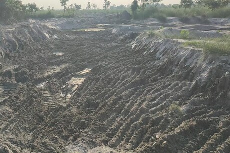 চিৰাঙত আই নৈৰ পাৰত অবৈধ খনন ৷ ছিঙা মথাউৰিৰ উন্মুক্ত অংশত চলিছে খনন ৷ চিৰাঙত আই নৈৰ পাৰত অবৈধ খনন ৷ ছিঙা মথাউৰিৰ উন্মুক্ত অংশত চলিছে খনন ৷
