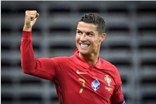 ক্ৰিষ্টিয়ানো ৰোনাল্ডো (Cristiano Ronaldo), এইগৰাকী কিংবদন্তি ফুটবল খেলুৱৈয়ে এক নতুন বিশ্ব অভিলেখ (World Record) গঢ়িছে। তেওঁ আন্তৰ্জাতিক ফুটবলত সৰ্বাধিক গ'ল স্ক'ৰাৰ (Highest Goal Scorer) হৈ পৰিছে। 