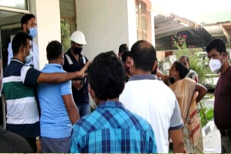নুমলীগড় শোধনাগাৰত অঘটন । ঠিকাদাৰৰ গাফিলতিৰ বাবে শ্ৰমিকৰ কৰুণ মৃত্যুৰ অভিযোগ। নুমলীগড় শোধনাগাৰত অঘটন । ঠিকাদাৰৰ গাফিলতিৰ বাবে শ্ৰমিকৰ কৰুণ মৃত্যুৰ অভিযোগ।