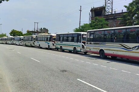 কোৰোণাৰ বাবে সৰ্বস্বান্ত হোৱাৰ পথত ব্যক্তিগত বাছৰ মালিক, চালক–হেণ্ডিমেন। আন্তঃজিলা যাতায়াত নিষিদ্ধ হোৱাত স্তব্ধ উপাৰ্জনৰ পথ। কোৰোণাৰ বাবে সৰ্বস্বান্ত হোৱাৰ পথত ব্যক্তিগত বাছৰ মালিক, চালক–হেণ্ডিমেন। আন্তঃজিলা যাতায়াত নিষিদ্ধ হোৱাত স্তব্ধ উপাৰ্জনৰ পথ।