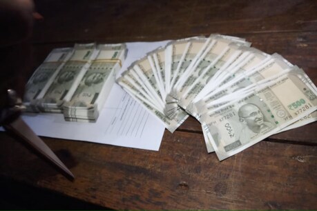 Fake Note Seized : বাংলাদেশৰ পৰা অসমত সোমাইছে জাল নোট। গ্ৰেপ্তাৰ দুই সৰবৰাহকাৰী। জেহাদী শক্তিৰেও লিংক থকাৰ সন্দেহ। Fake Note Seized : বাংলাদেশৰ পৰা অসমত সোমাইছে জাল নোট। গ্ৰেপ্তাৰ দুই সৰবৰাহকাৰী। জেহাদী শক্তিৰেও লিংক থকাৰ সন্দেহ।