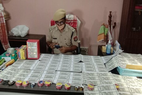 বহিঃৰাজ্যৰ সুন্দৰী যুৱতীয়ে চলাইছে জালনোটৰ বেহা, নগাঁৱত বৃহৎ পৰিমাণৰ জালনোটসহ জালত সুন্দৰী যুৱতী। বহিঃৰাজ্যৰ সুন্দৰী যুৱতীয়ে চলাইছে জালনোটৰ বেহা, নগাঁৱত বৃহৎ পৰিমাণৰ জালনোটসহ জালত সুন্দৰী যুৱতী।
