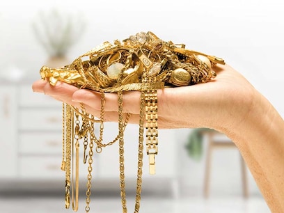 Selling Gold Jewelry: সোণৰ গহনা বিক্ৰী কৰিবলৈ গৈ আপুনি আৰু ঠগ খাব নালাগে! গহনাৰ উচিত মূল্য পাবলৈ জানি লওক জৰুৰী কথা... Selling Gold Jewelry: সোণৰ গহনা বিক্ৰী কৰিবলৈ গৈ আপুনি আৰু ঠগ খাব নালাগে! গহনাৰ উচিত মূল্য পাবলৈ জানি লওক জৰুৰী কথা...