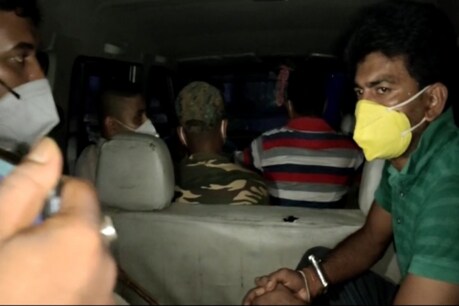 Drugs Seized: দোকান গ্ৰীলৰ কিন্তু ব্যৱসায় চলে ড্ৰাগছৰ, নগাঁৱৰ মৰিকলঙত আৰক্ষীৰ অভিযান Drugs Seized: দোকান গ্ৰীলৰ কিন্তু ব্যৱসায় চলে ড্ৰাগছৰ, নগাঁৱৰ মৰিকলঙত আৰক্ষীৰ অভিযান