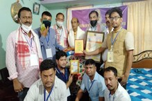 সংস্কৃতিৰ আজীৱন সাধক, অভিনেতা হৰেন মালাকৰক ২০২০-২১ বৰ্ষৰ অচ্যুত লহকৰ স্মাৰক বঁটা প্ৰদান...