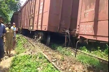 মহানগৰীৰ নাৰেংগীত অভাৱনীয় ঘটনা। ৰে'লৱে ক্ৰছিঙত লাইনচ্যুত ছয়টা ডবা। সমগ্ৰ অঞ্চলত আতংক । মহানগৰীৰ নাৰেংগীত অভাৱনীয় ঘটনা। ৰে'লৱে ক্ৰছিঙত লাইনচ্যুত ছয়টা ডবা। সমগ্ৰ অঞ্চলত আতংক ।