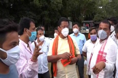 বৰাকৰ বিখ্যাত শনবিল পৰিদৰ্শন কৰিলে মন্ত্ৰী ৰণোজ পেগুৱে। কোৰোণাৰ সংক্ৰমণ কমিলে পৰীক্ষা হ'ব বুলি মন্তব্য। বৰাকৰ বিখ্যাত শনবিল পৰিদৰ্শন কৰিলে মন্ত্ৰী ৰণোজ পেগুৱে। কোৰোণাৰ সংক্ৰমণ কমিলে পৰীক্ষা হ'ব বুলি মন্তব্য।