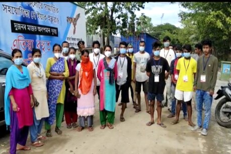 সৰুসজাইত কোভিড যোদ্ধাৰ আলৈ-আথানি। দুমাহে দৰমহা পোৱা নাই ৱাৰ্ড বয়, ৱাৰ্ড গাৰ্লে। সৰুসজাইত কোভিড যোদ্ধাৰ আলৈ-আথানি। দুমাহে দৰমহা পোৱা নাই ৱাৰ্ড বয়, ৱাৰ্ড গাৰ্লে।