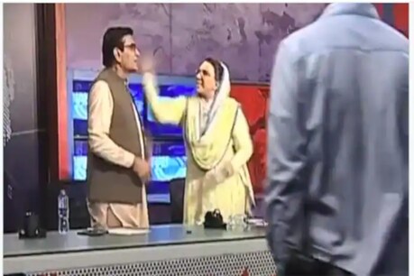 টেলিভিশ্যন টক শ্ব'ৰ মাজতে বিৰোধী সাংসদৰ গালত প্ৰচণ্ড চৰ শোধালে শাসকীয় দলৰ মহিলা নেত্ৰীয়ে, Video টেলিভিশ্যন টক শ্ব'ৰ মাজতে বিৰোধী সাংসদৰ গালত প্ৰচণ্ড চৰ শোধালে শাসকীয় দলৰ মহিলা নেত্ৰীয়ে, Video