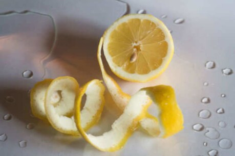 Lemon Peel: নেমুৰ বাকলি পেলাই নিদিব ! স্বাস্থ্যৰ গুণাগুণ থকাৰ লগতে বাকলিৰে কৰিব পাৰি এনে কাম... Lemon Peel: নেমুৰ বাকলি পেলাই নিদিব ! স্বাস্থ্যৰ গুণাগুণ থকাৰ লগতে বাকলিৰে কৰিব পাৰি এনে কাম...