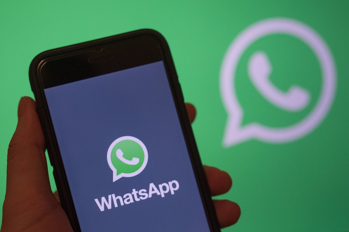  কিন্তু মুকলিৰ পূৰ্বেই WhatsAppৰ এই ফিচাৰক লৈ বিতৰ্কৰ সৃষ্টি হৈছে। Eset নামৰ এটা এণ্টি ভাইৰাছ সংস্থাৰ ছিকিউৰিটী বিশেষজ্ঞ জেক মুৰে জনাইছে যে এই ফিচাৰে চাইবাৰ ক্ৰাইমৰ সম্ভাৱনা বৃদ্ধি কৰিব পাৰে। ব্যৱহাৰকাৰীৰ একাউণ্ট হেক কৰাৰ সুবিধাও বহু সহজ হৈ পৰিব পাৰে এই নতুন ফিচাৰৰ ফলত!