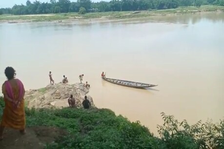 আইতাকৰ ঘৰত ফুৰিবলৈ গৈ কঁপিলীত গা ধুবলৈ গৈছিল কৰণ, এতিয়াও সন্ধানহীন ৯ বছৰীয়া শিশুটি... আইতাকৰ ঘৰত ফুৰিবলৈ গৈ কঁপিলীত গা ধুবলৈ গৈছিল কৰণ, এতিয়াও সন্ধানহীন ৯ বছৰীয়া শিশুটি...