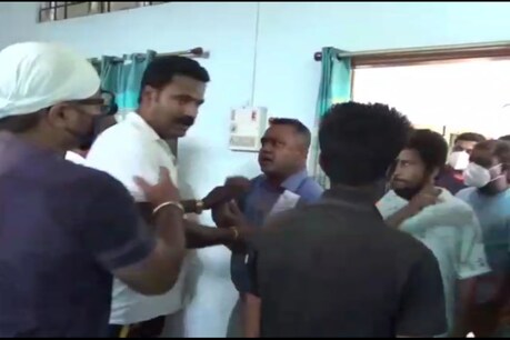 লংকা পৌৰসভা কাৰ্যালয়ত উত্তপ্ত পৰিস্থিতি, পথ নিৰ্মাণৰ নিবিদা দাখিলক লৈ বিজেপি কৰ্মীৰ মাজতে হতা-হতি। লংকা পৌৰসভা কাৰ্যালয়ত উত্তপ্ত পৰিস্থিতি, পথ নিৰ্মাণৰ নিবিদা দাখিলক লৈ বিজেপি কৰ্মীৰ মাজতে হতা-হতি।