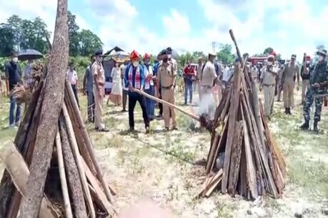 Drugs Burn: সোণাৰিত ২৬ লাখ টকাৰো অধিক মূল্যৰ ড্ৰাগছ দাহ কৰিলে মন্ত্ৰীয়ে... Drugs Burn: সোণাৰিত ২৬ লাখ টকাৰো অধিক মূল্যৰ ড্ৰাগছ দাহ কৰিলে মন্ত্ৰীয়ে...