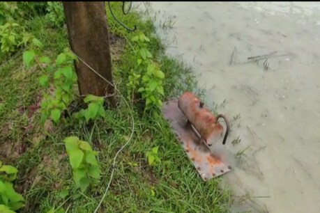 ধন, সোণ নহয়, এইবাৰ ট্ৰেন্সফৰ্মাৰ! ৰাজ্যৰ প্ৰান্তে প্ৰান্তে বিদ্যুতৰ ট্ৰেন্সফৰ্মাৰ চোৰৰ টিঘিল-ঘিলনী ধন, সোণ নহয়, এইবাৰ ট্ৰেন্সফৰ্মাৰ! ৰাজ্যৰ প্ৰান্তে প্ৰান্তে বিদ্যুতৰ ট্ৰেন্সফৰ্মাৰ চোৰৰ টিঘিল-ঘিলনী