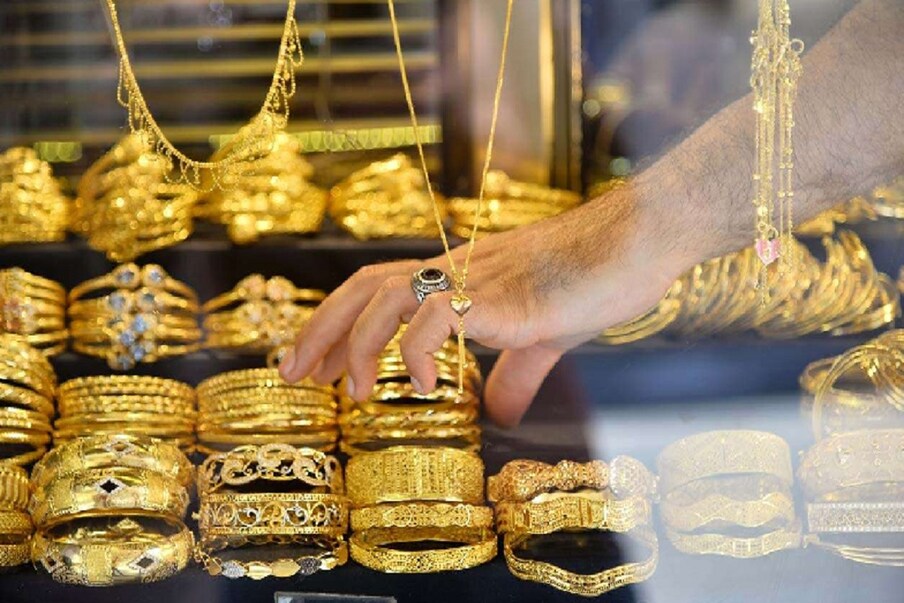  Gold-Silver Price Today: সোণ আৰু ৰূপৰ মূল্যই আজি আকৌ এবাৰ গতি লাভ কৰিছে। আজি ফেব্ৰুৱাৰীত মাল্টি কমোডিটি এক্সচেঞ্জত (MCX) সোণ ০.৪৯ শতাংশ বৃদ্ধি পাইছে।