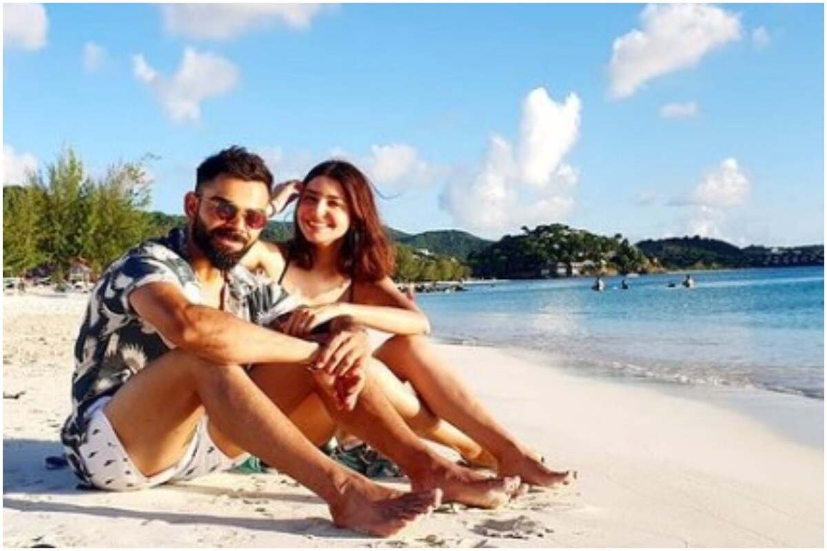  ভাৰতীয় ক্ৰিকেট দলৰ অধিনায়ক বিৰাট কোহলীয়ে প্ৰতিটো সাক্ষাৎকাৰতে পত্নী অনুষ্কাক প্ৰশংসা কৰা দেখা যায়। বিৰাটে নিজৰ সফলতাত বলীউদ অভিনেত্ৰী অনুষ্কা শৰ্মাৰ ভূমিকা গুৰুত্বপূৰ্ণ বুলি বিশ্বাস কৰে। তাৰকা যুটীয়ে ২০১৩ চনত এক বিজ্ঞাপনৰ শ্বুটিঙত লগ পাইছিল আৰু তাৰ পিছৰে পৰা দুয়ো ডেটিং আৰম্ভ কৰিছিল। বিৰাট–অনুষ্কাই ২০১৭ চনৰ ডিচেম্বৰত বিবাহপাশত আবদ্ধ হয় আৰু ২০২১ চনত এটি কন্যা সন্তানৰ পিতৃ–মাতৃৰ গৌৰৱ অৰ্জন কৰে। বিৰাট–অনুষ্কাই কন্যাৰ নাম ৰাখিছে ভামিকা। (Virat Kohli/Instagram)