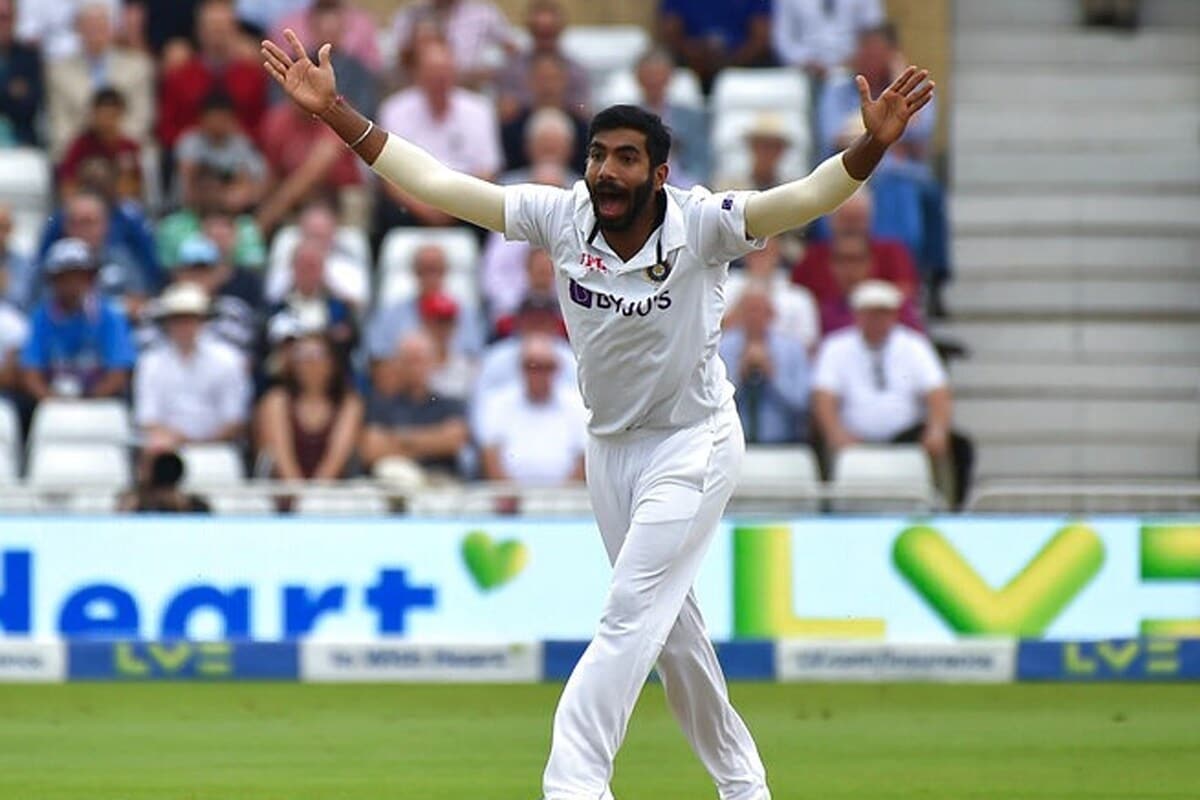  ইমানেই নহয়, কোনো শৃংখলাত উন্নত প্ৰদৰ্শনৰ বাবে বোনাছো পায় ভাৰতীয় ক্ৰিকেটাৰসকলে। বেটছমেনে শতক বা বলাৰে ৫ উইকেট দখল কৰিলে ৫ লাখ টকা বোনাছ পায়। বেটছমেনে দ্বিশতক অৰ্জন কৰিলে ৭ লাখ টকা বোনাছ পায়। (AP)