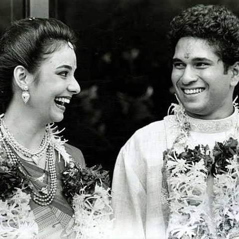  যিসকলে নাজানে, তেওঁলোকে এটা কথা জানি আচৰিত হ'ব যে অঞ্জলি শচীনতকৈ ৬ বছৰে বয়সত ডাঙৰ। কিন্তু তেওঁলোকৰ সম্পৰ্কত এই বয়সৰ ব্যৱধানে কোনো দিন সমস্যাৰ সৃষ্টি কৰা নাই।(Twitter Photo)