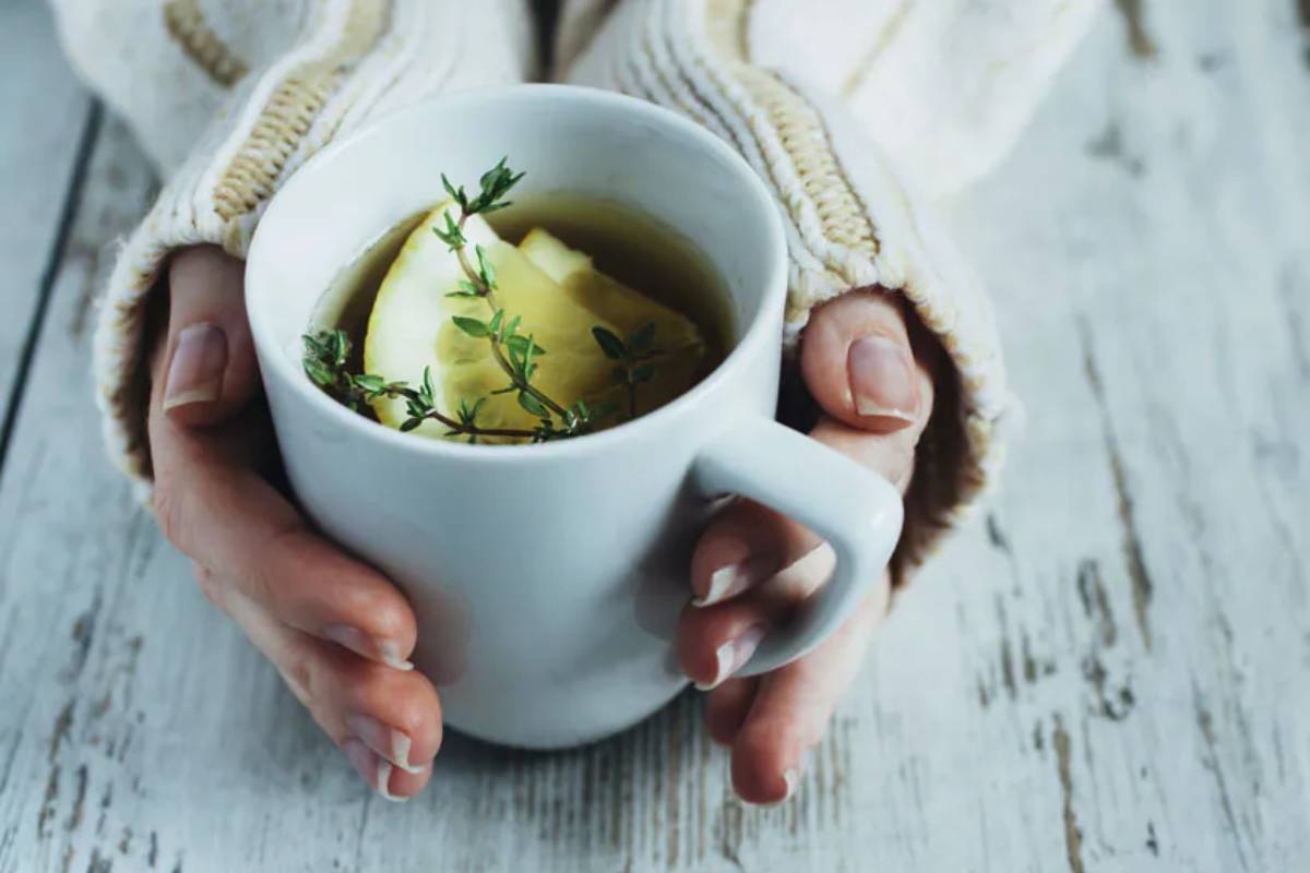  আহৰণ কৰা পানী অতিৰিক্ত চৰ্বি হ্ৰাস কৰাতো কাৰ্যকৰী। আপুনি চাহ, কফিৰ সলনি ডিটক্স পানীৰে আপোনাৰ দিনটো আৰম্ভ কৰিব পাৰে।