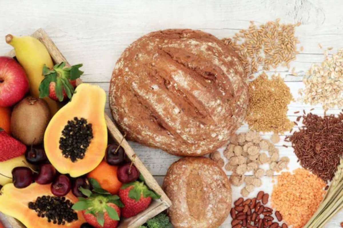  ভাৰতত মধুমেহ ৰোগত আক্ৰান্ত হোৱা লোকৰ হাৰ বেছি। জিনগত আৰু জীৱন–যাপনগত নানা কাৰণত এই হাৰ অধিক হয়। কোভিডৰ ক্ষেত্ৰত মধুমেহ বা শৰ্কৰা ভয়াৱহ। সেয়ে জানি লওক এনে কিছুমান খাদ্য যিসমূহ ডায়েবেটিছ ৰোগীসকলৰ বাবে অতি উত্তম।