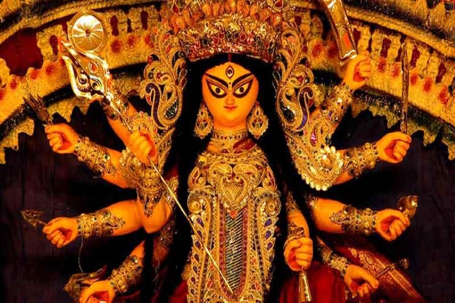  হিন্দু ধৰ্মত নৱৰাত্ৰি (Navratri) উৎসৱৰ বিশেষ গুৰুত্ব (Importance) আছে। এই বছৰ শাৰদীয় নৱৰাত্ৰি উৎসৱ বৃহস্পতিবাৰে, ০৭ অক্টোবৰত আৰম্ভ হৈছে আৰু শুক্ৰবাৰে, ১৫ অক্টোবৰত সমাপ্ত হ'ব। নৱৰাত্ৰিৰ সময়ত, মা দুৰ্গাৰ বিভিন্ন প্ৰকাৰৰ ন দিনৰ বাবে পূজা কৰা হয় আৰু বিভিন্ন বস্তু খোৱা হয়।