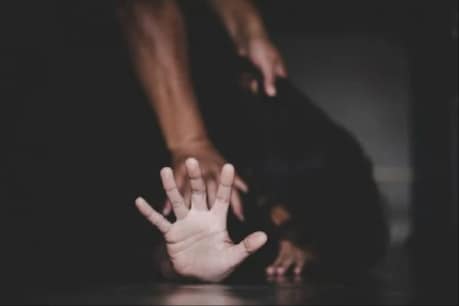Gang-raped & Murder : ৯ বছৰীয়া শিশু দলবদ্ধ বলাৎকাৰ কৰি হত্যা! পিতৃ–মাতৃৰ সন্মুখতে মৃতদেহ জ্বলাই দিলে ধৰ্ষণকাৰী পুৰোহিতে! Gang-raped & Murder : ৯ বছৰীয়া শিশু দলবদ্ধ বলাৎকাৰ কৰি হত্যা! পিতৃ–মাতৃৰ সন্মুখতে মৃতদেহ জ্বলাই দিলে ধৰ্ষণকাৰী পুৰোহিতে!