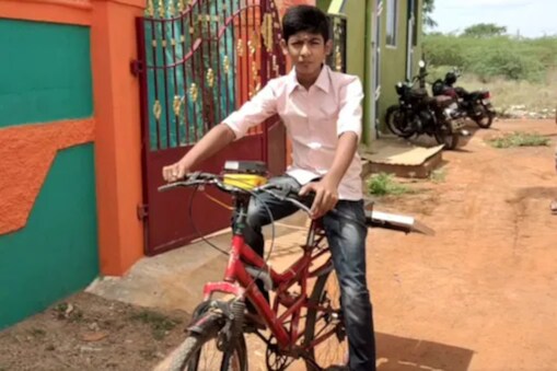12-year-old boy from Tamil Nadu Creates Solar-Powered Motorised Bicycle: তামিলনাডুৰ শিৱগঙ্গা জিলাৰ এজন ১২ বছৰীয়া ল'ৰাই এক পৰিৱেশ-অনুকূল  সৌৰশক্তিৰ ওপৰত চলা এখন মটৰ চালিত চাইকেল ডিজাইন কৰিছে।
