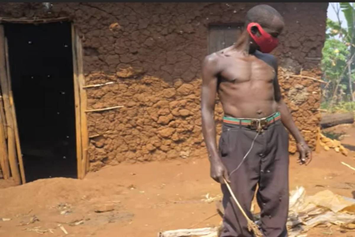  নদীচাবাৰ এই কলা অতি বিপদজনক, কিন্তু ইয়াক সামাজিক মাধ্যমত মানুহে খুব চাইছে। তেওঁৰ মৌমাখিক লৈ দেখা এটা সপোন হ'ল, মানুহে তেওঁলোকৰ শৰীৰত মৌমাখিক আশ্ৰয় দি পেৰেডলৈ যাওক আৰু এই অসাধাৰণ দৃশ্যটো পৃথিৱীৰ সকলোৱে এই চোৱাৰ সুযোগ পাওক।