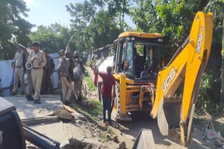 ছিপাঝাৰৰ গৰুখুটিত আহত ৩ গৰাকী আৰক্ষীসহ ১১ গৰাকী GMCH ত চিকিৎসাধীন... ছিপাঝাৰৰ গৰুখুটিত আহত ৩ গৰাকী আৰক্ষীসহ ১১ গৰাকী GMCH ত চিকিৎসাধীন...