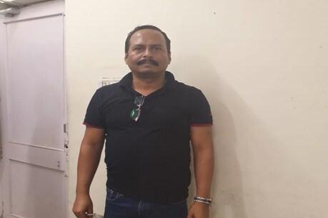 জালত পৰিল মুখ্যমন্ত্ৰীৰ স্বাক্ষৰ জাল কৰি ৱৰ্ক অৰ্ডাৰ বনোৱা ইমৰান শ্বাহ চৌধৰী, দিল্লীত গ্ৰেপ্তাৰ কৰিলে দিছপুৰ আৰক্ষীয়ে জালত পৰিল মুখ্যমন্ত্ৰীৰ স্বাক্ষৰ জাল কৰি ৱৰ্ক অৰ্ডাৰ বনোৱা ইমৰান শ্বাহ চৌধৰী, দিল্লীত গ্ৰেপ্তাৰ কৰিলে দিছপুৰ আৰক্ষীয়ে